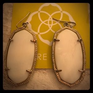 Kendra Scott Danielle  cream/white earrings